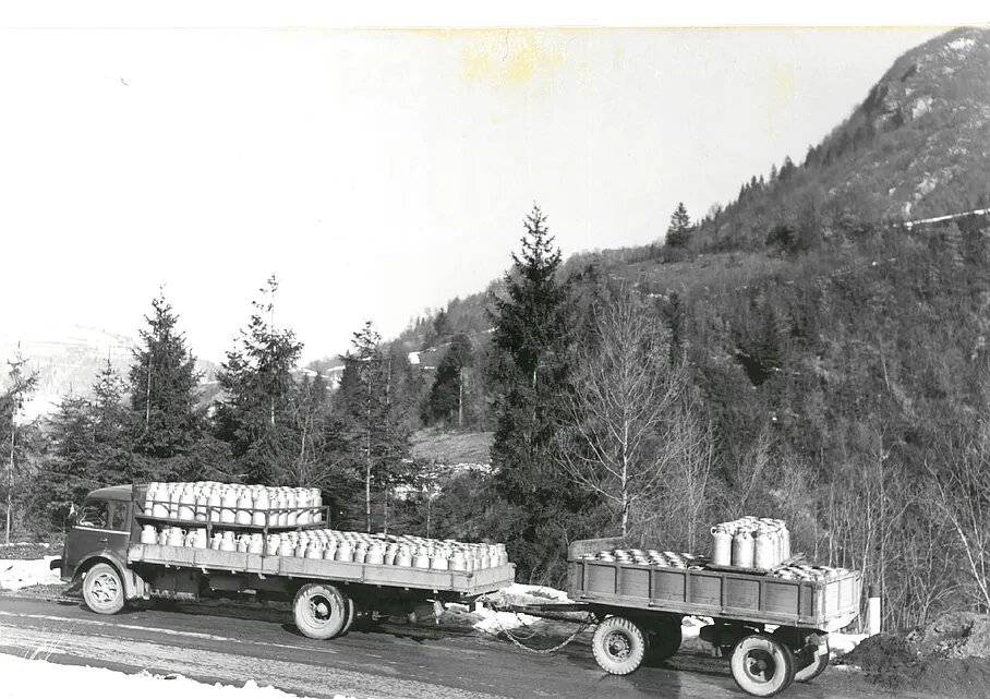 Transport-Muller-Camion-noir-et-blanc